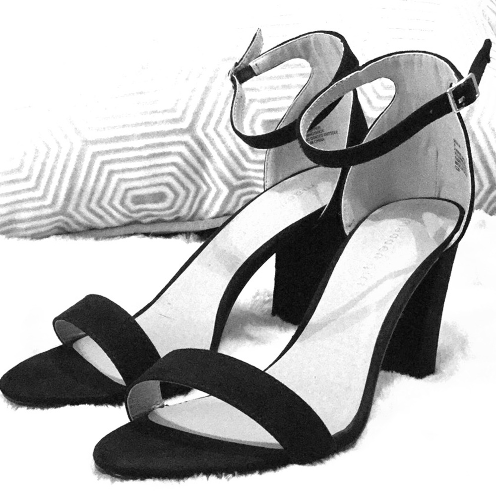 🖤Madden Girl Strappy Heels🖤